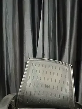 thanusi_2 – webcam model profile photo Image 18