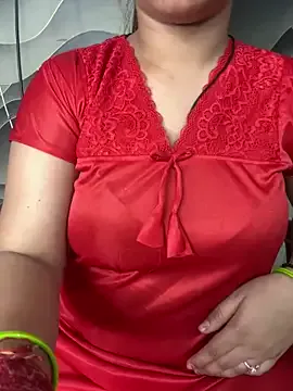 thanusi_2 – webcam model profile photo Image 4