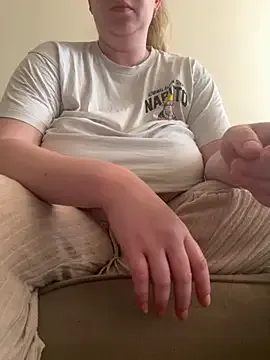 lynnalltop – webcam model profile photo Image 2