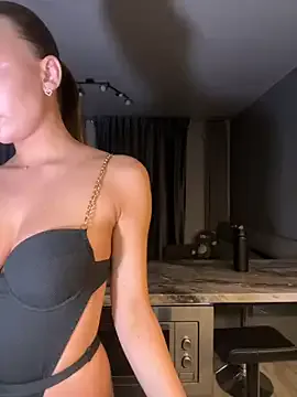 cuttie_ponyy – webcam model profile photo Image 12
