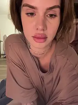 EmiliaCatalina Image 10