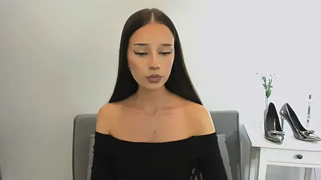 MilaRed69 – webcam model profile photo Image 7