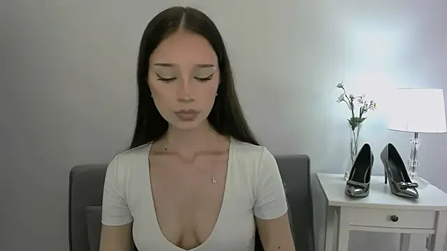 MilaRed69 – webcam model profile photo Image 9