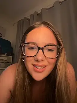EmilyEast – webcam model profile photo