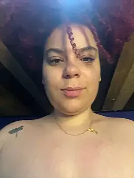 thanusi_2 – webcam model profile photo Image 11