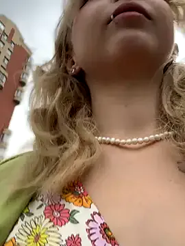 yesonee – webcam model profile photo Image 4