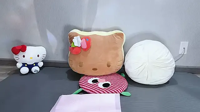 SerrenaAa – webcam model profile photo Image 18