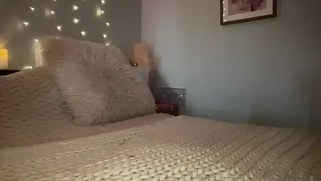 Lusty_Rose01 – webcam model profile photo Image 3