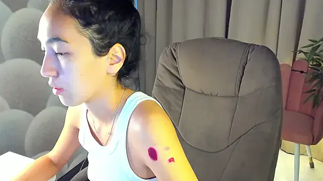 sanu_07 – webcam model profile photo Image 7