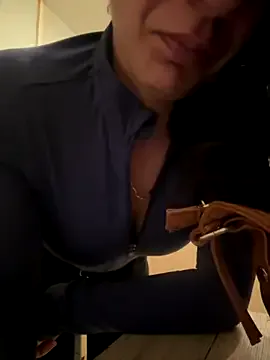 hot_wife_35 – webcam model profile photo Image 19