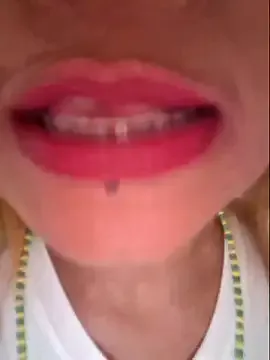 yesonee – webcam model profile photo Image 4