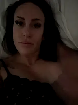 EmiliaCatalina – webcam model profile photo Image 5