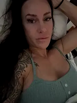 EmiliaCatalina – webcam model profile photo Image 6