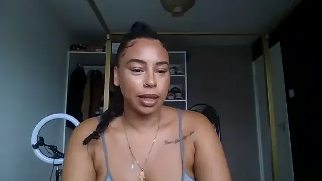 porndivasophia – webcam model profile photo Image 4