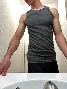 poutyselena – webcam model profile photo Image 3