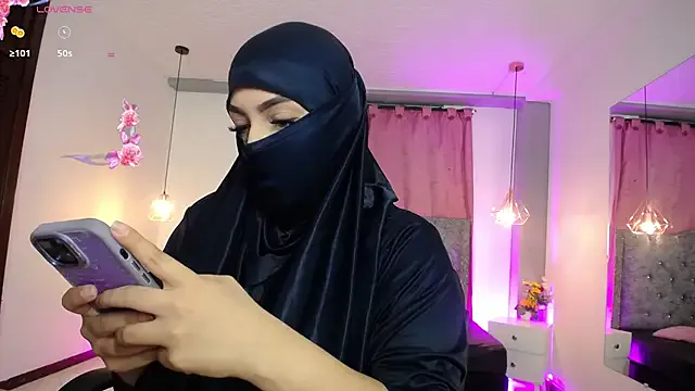 Juanita-Diaz – webcam model profile photo Image 3