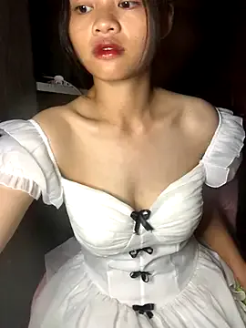 thanusi_2 – webcam model profile photo Image 13