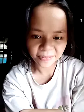 thanusi_2 – webcam model profile photo Image 3