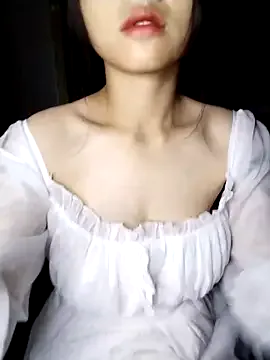 thanusi_2 – webcam model profile photo Image 6