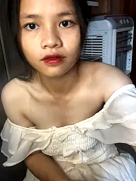 thanusi_2 – webcam model profile photo Image 9