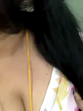 sweetieme – webcam model profile photo Image 2