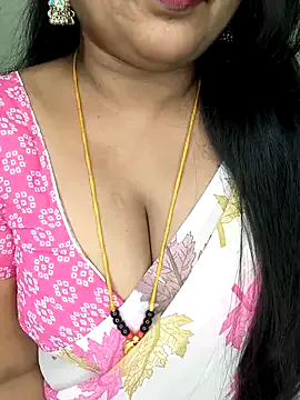 sweetieme – webcam model profile photo Image 3