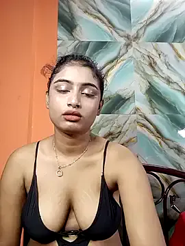thanusi_2 – webcam model profile photo Image 11