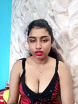 thanusi_2 – webcam model profile photo Image 13