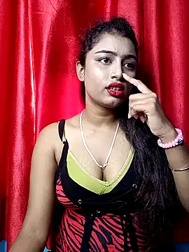 thanusi_2 – webcam model profile photo Image 15