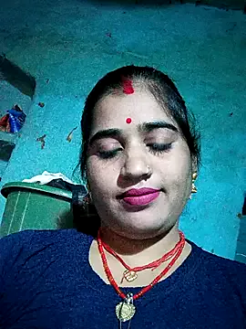 IORio2 – webcam model profile photo Image 2