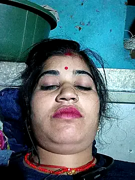 IORio2 – webcam model profile photo Image 3