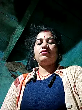 IORio2 – webcam model profile photo Image 4