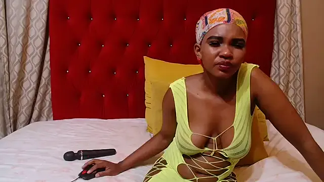 TRIOGOALS3 – webcam model profile photo Image 13