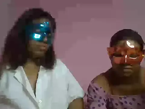 RomanticCouple432 – webcam model profile photo Image 3