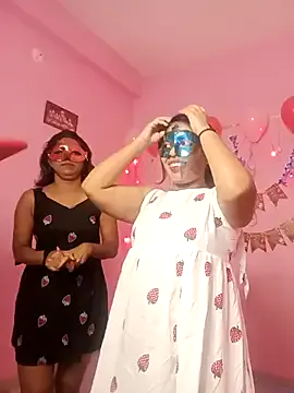 RomanticCouple432 – webcam model profile photo Image 5