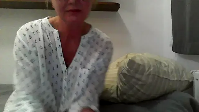 mc-Olivia – webcam model profile photo Image 14