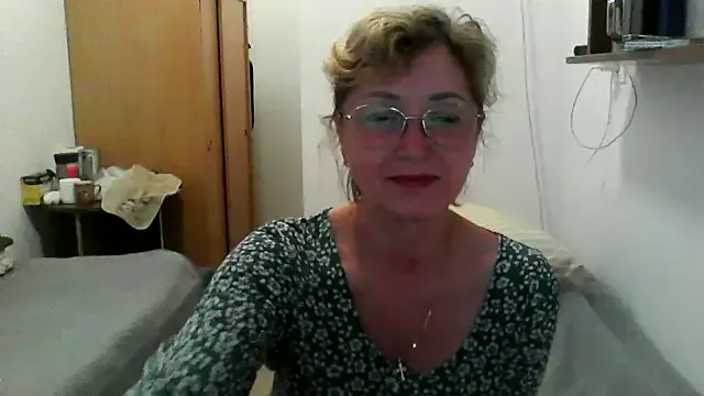mc-Olivia – webcam model profile photo Image 2