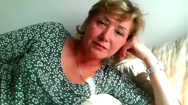 mc-Olivia – webcam model profile photo Image 3