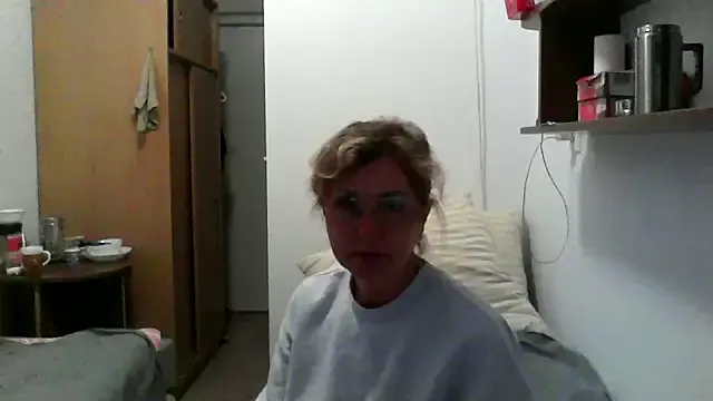 mc-Olivia – webcam model profile photo Image 8
