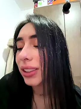 Almmaxxxx – webcam model profile photo Image 10