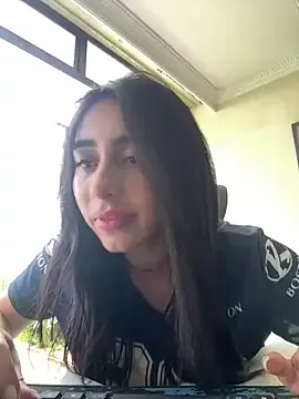 Almmaxxxx – webcam model profile photo Image 11