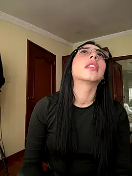 Almmaxxxx – webcam model profile photo Image 15