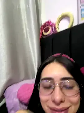 Almmaxxxx – webcam model profile photo Image 4