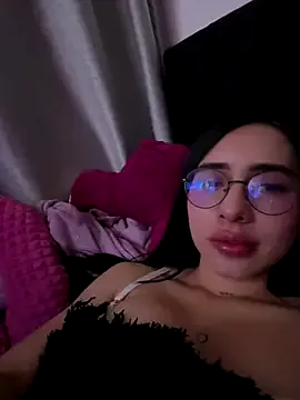 Almmaxxxx – webcam model profile photo Image 9