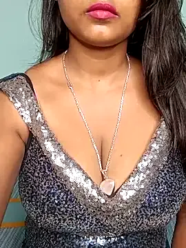 Coco-Love – webcam model profile photo Image 11