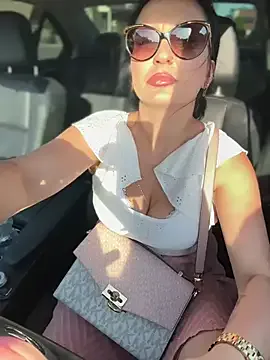 husa_Malikaa – webcam model profile photo Image 2