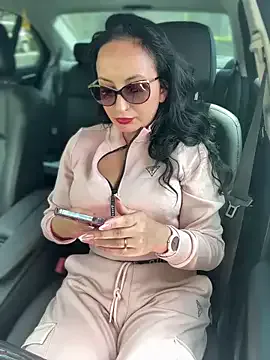 husa_Malikaa – webcam model profile photo Image 4