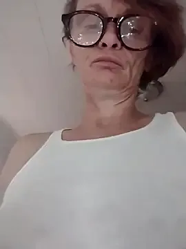 mc-Olivia – webcam model profile photo Image 5