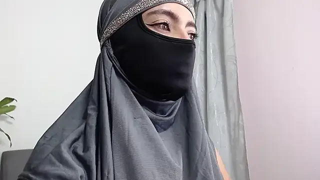 poutyselena – webcam model profile photo Image 19