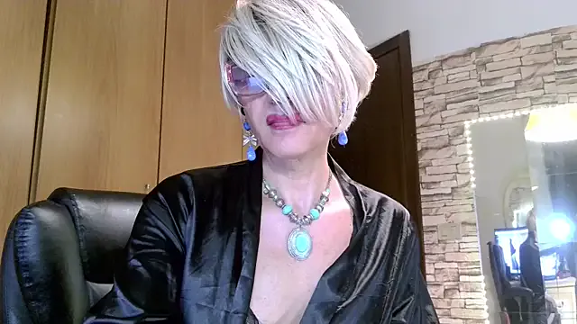 Alice_surprise – webcam model profile photo Image 4